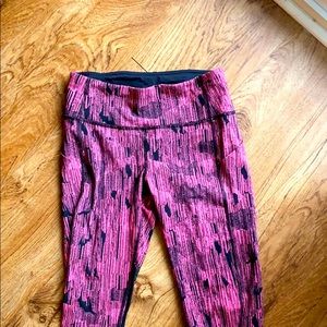 Lululemon pink and black pocket leggings size 2